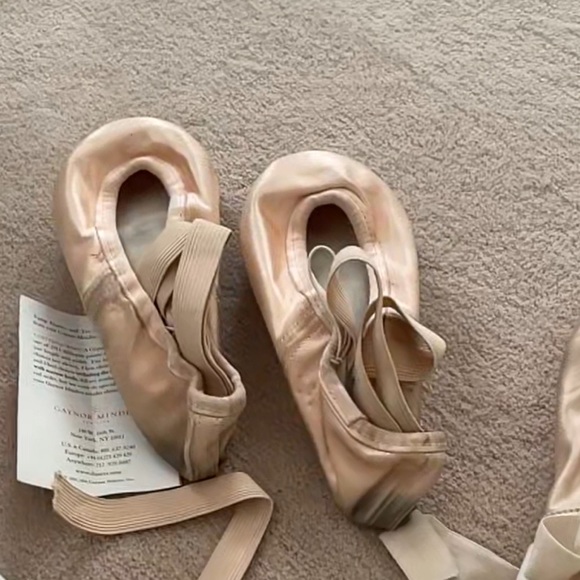 ✨ Host Pick✨ Pointe Shoes - Picture 4 of 4